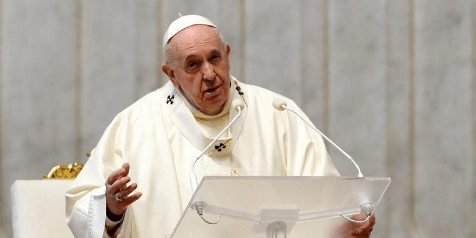 Llama el Papa a la paz mundial; reaparece tras dolor de ciática
