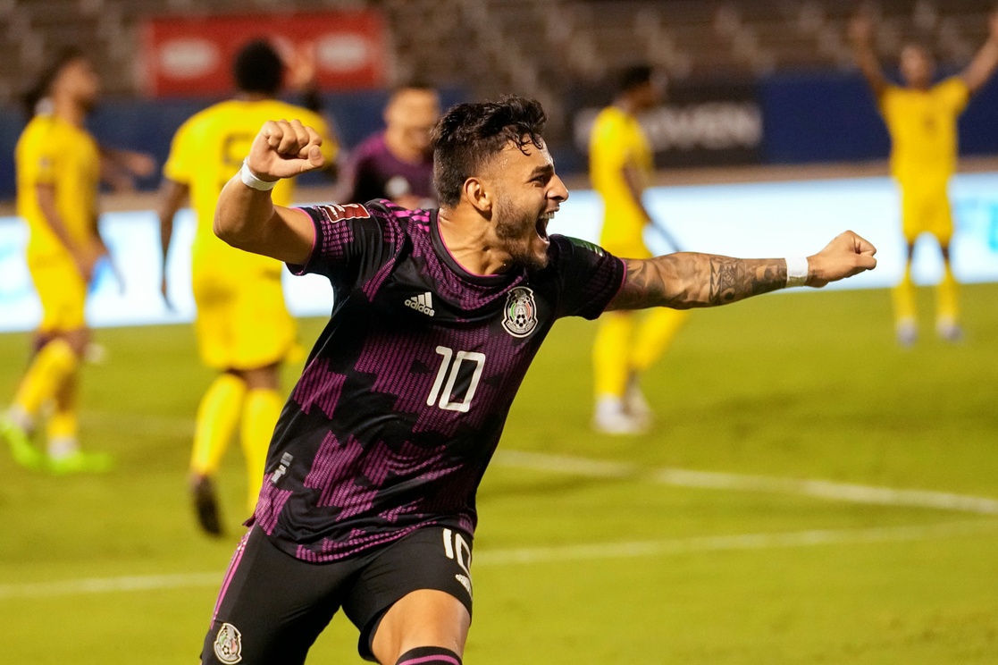 México remonta y derrota 2-1 a Jamaica; está en zona de clasificación hacia Qatar 2022
