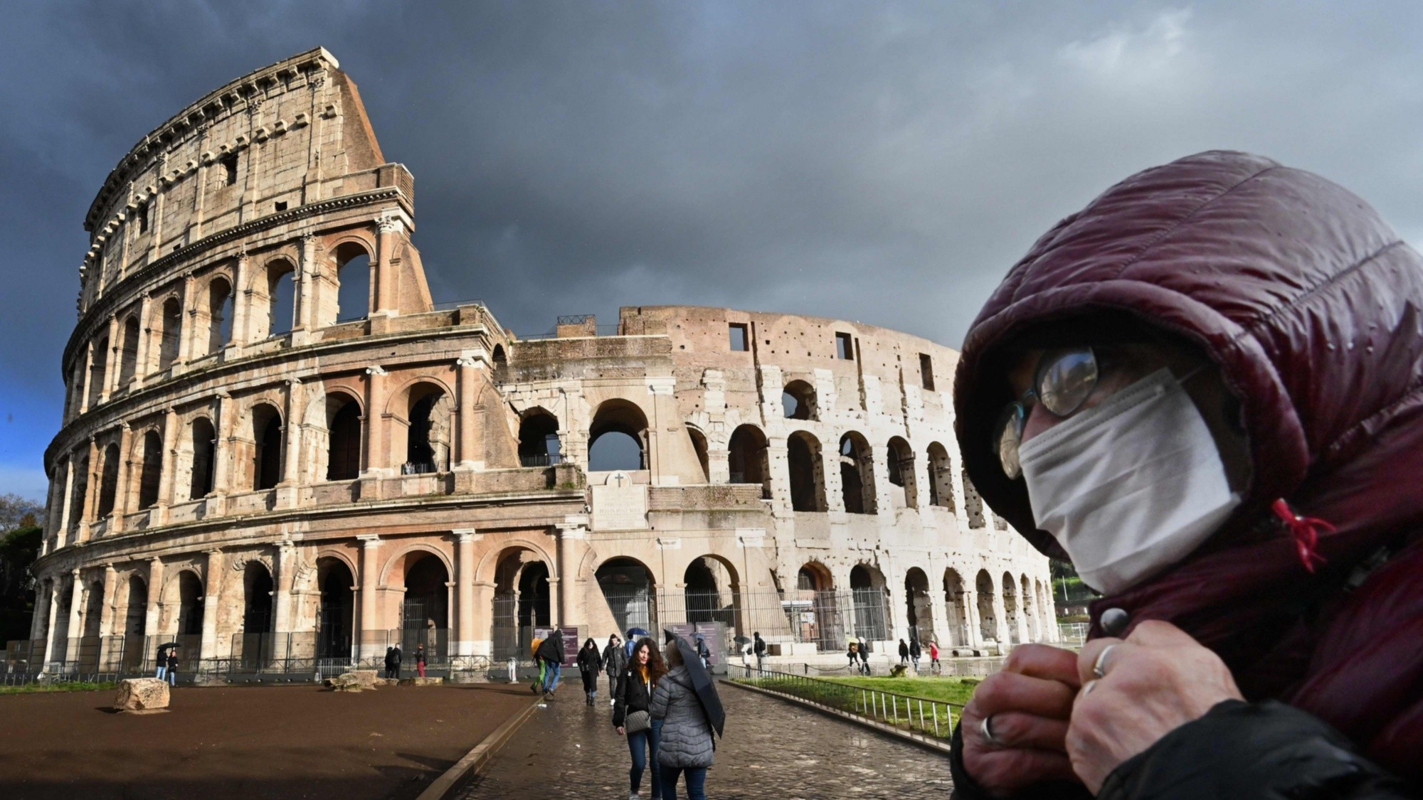 Italia supera los 100 mil contagios covid diarios