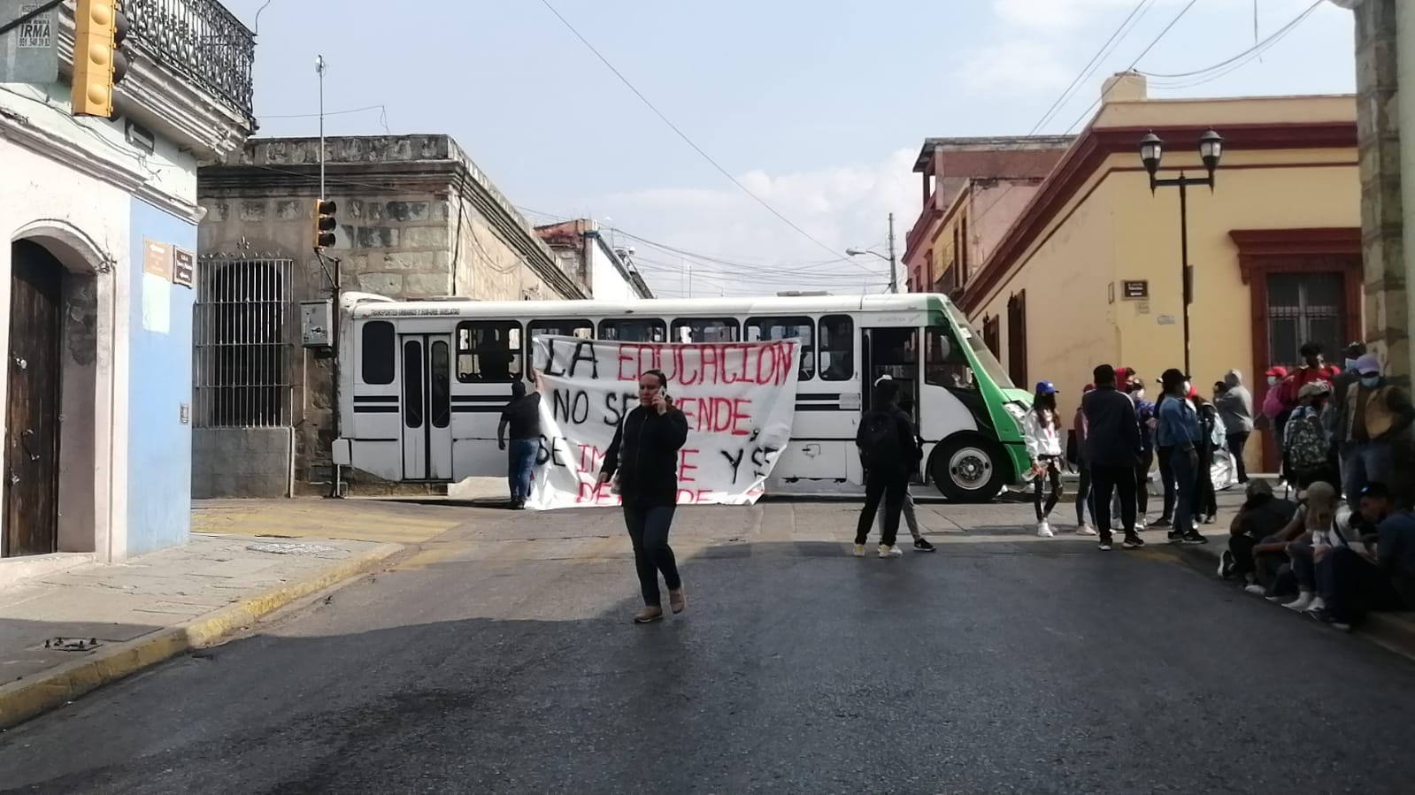 ▶ Normalistas bloquean el centro histórico de la capital oaxaqueña