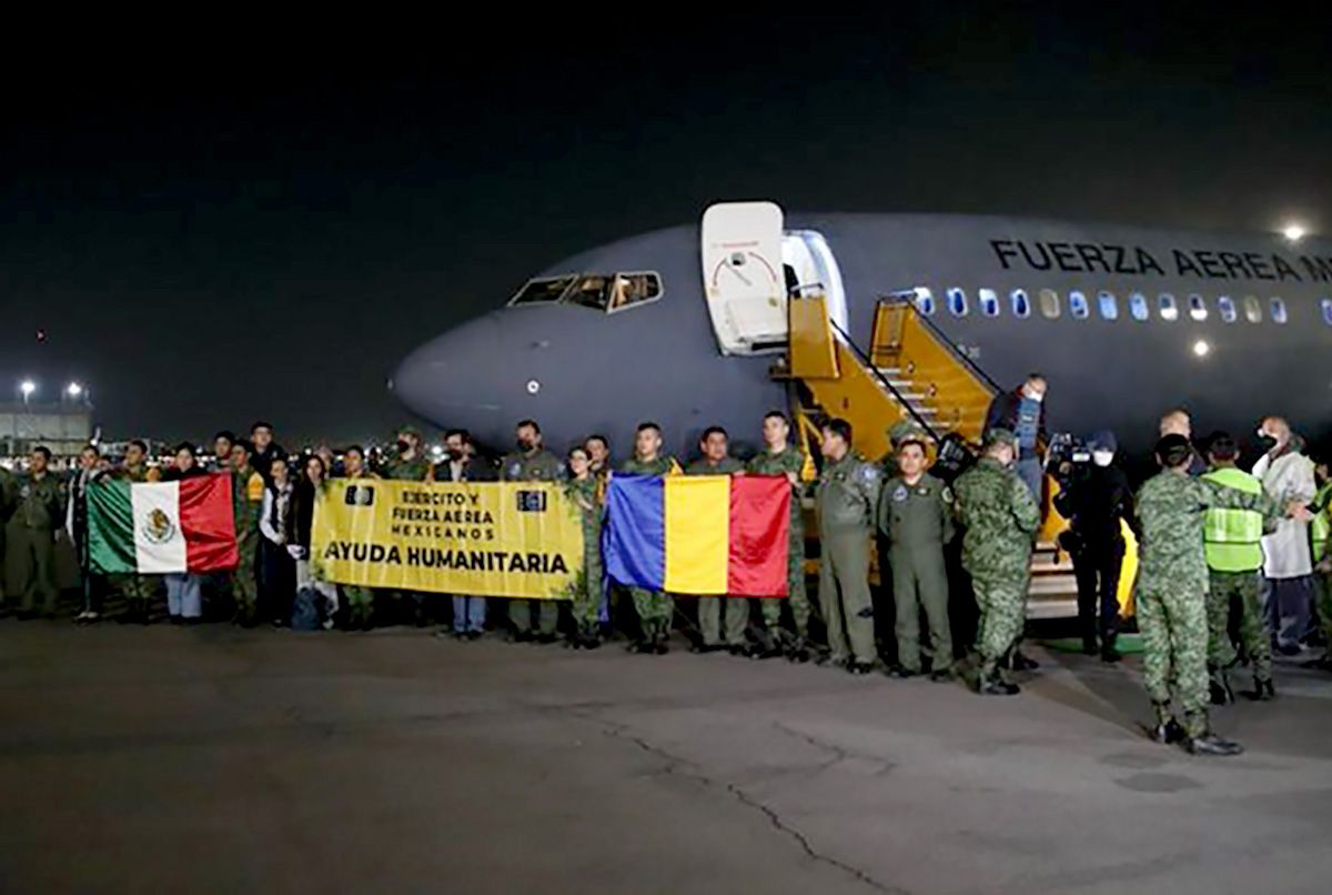 Llegan a México connacionales repatriados de Ucrania