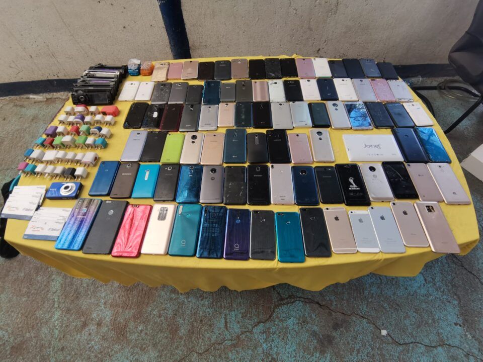 ▶ Asegura Policía Estatal cargamento de celulares en el Mercado de Abasto