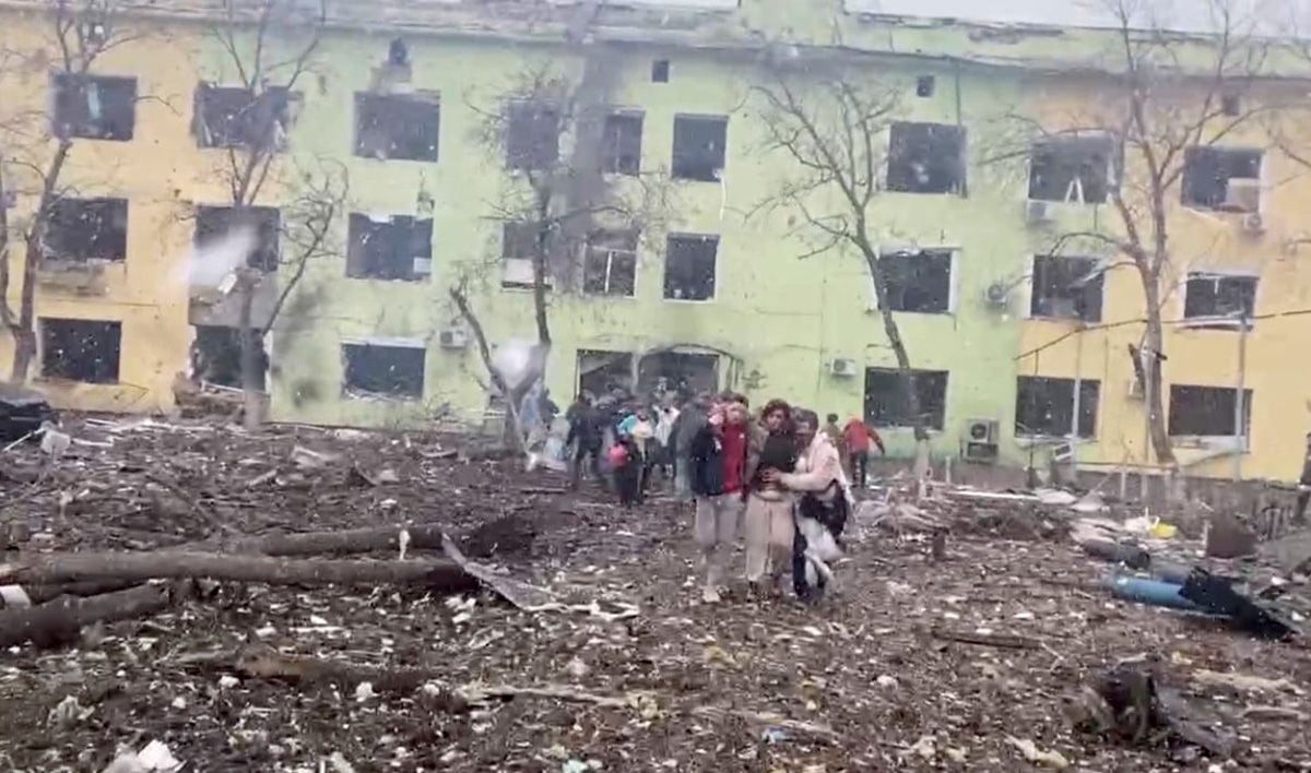 Indignación mundial por bombardeo a hospital infantil en Ucrania