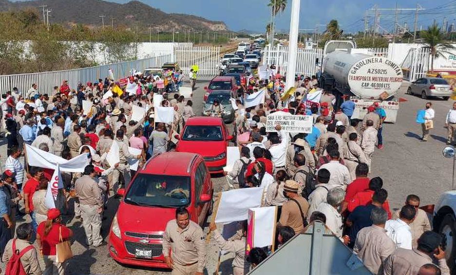 ▶ Protestan trabajadores de la Refinería Antonio Dovalí; exigen mayor seguridad