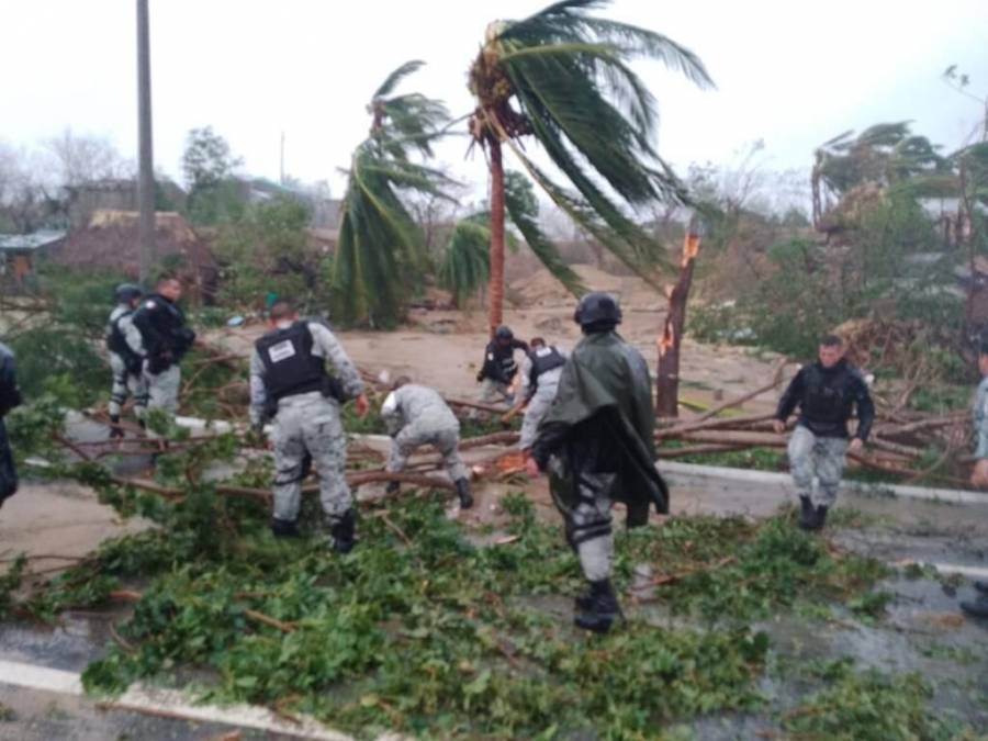 ▶ Refuerza Guardia Nacional asistencia en Oaxaca a población afectada por “Agatha”