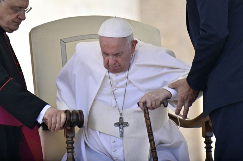 Frágil estado de salud del Papa Francisco desata rumores de renuncia