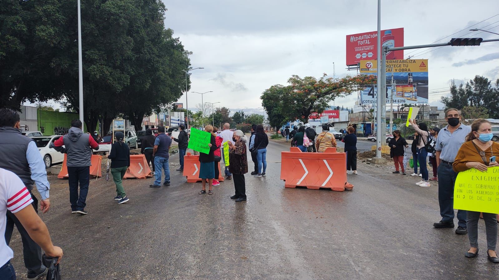 ▶ Exigen vecinos de Candiani culminar obra de drenaje; amagan con protestar en la Guelaguetza