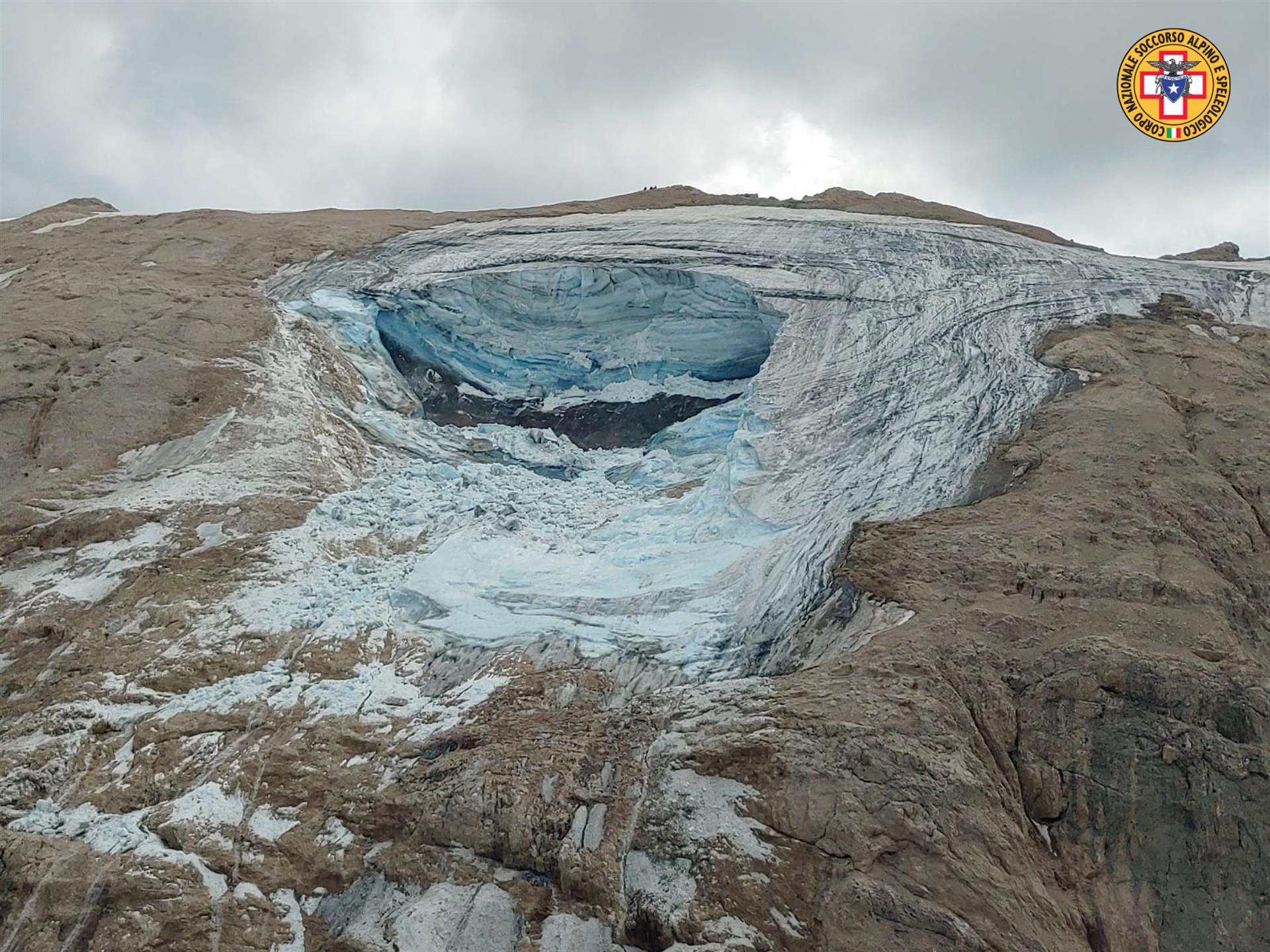Al menos seis muertos por desprendimiento de glaciar en los Alpes Italianos