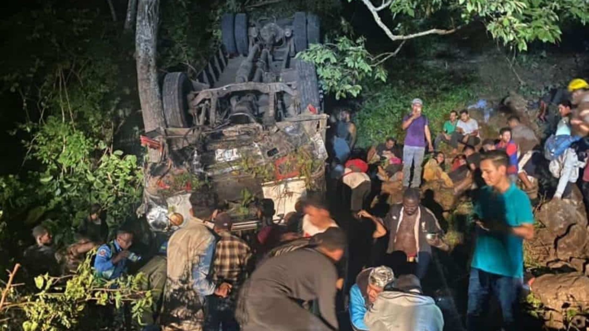 Cae autobús a barranco en Nicaragua, saldo 16 muertos