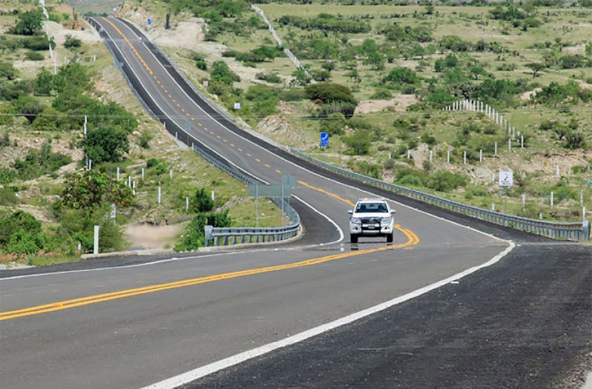 Estima Salomón Jara que la autopista a Puerto Escondido se concluirá en 2023
