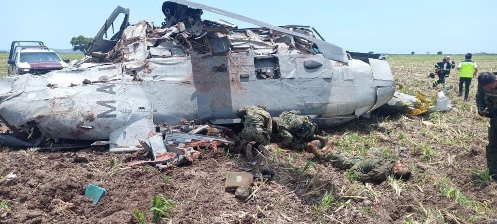 ▶ Cae helicóptero de la Marina en Sinaloa, hay al menos 14 muertos