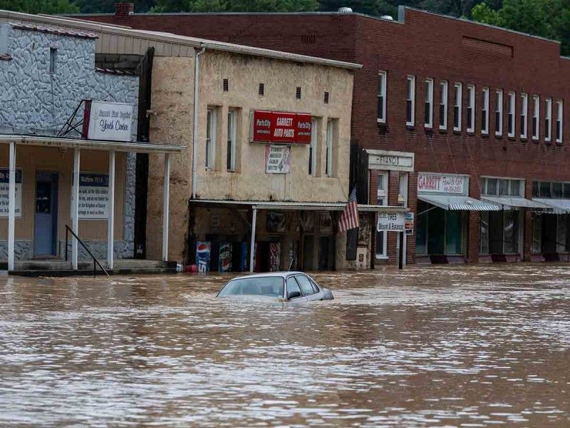 Inundaciones atípicas en Kentucky dejan al menos 8 muertos