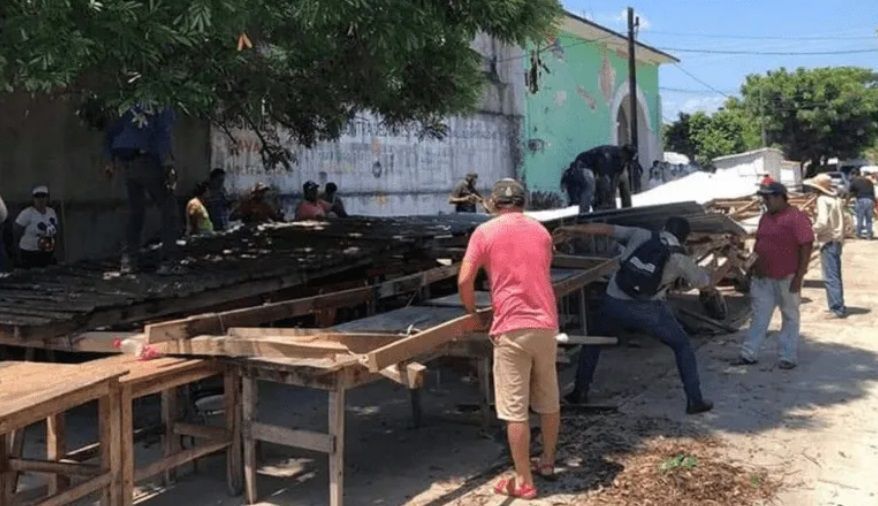 Colapsa mercado provisional de Niltepec, en el Istmo, sin dejar víctimas