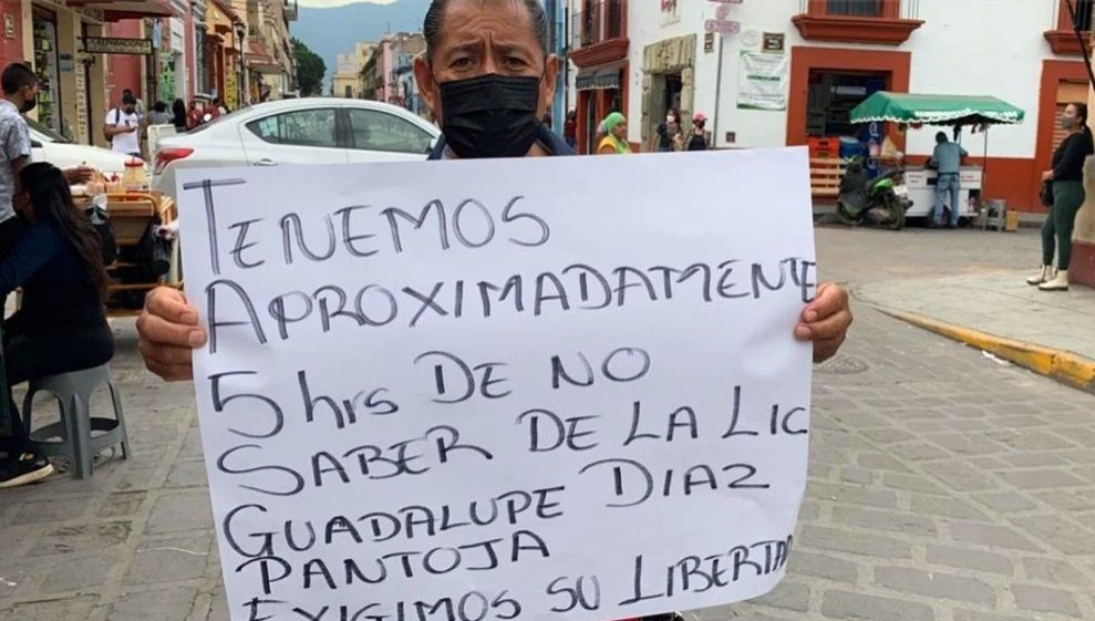Detiene Policía Estatal a Guadalupe Díaz Pantoja, lideresa del Sindicato Libertad