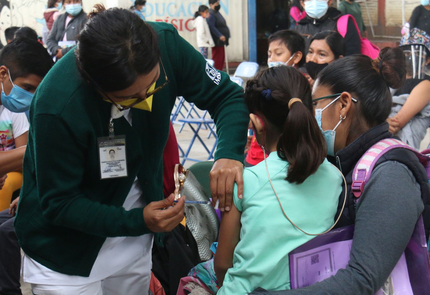 Vacunan a menores de 5 a 11 años contra la Covid en Oaxaca