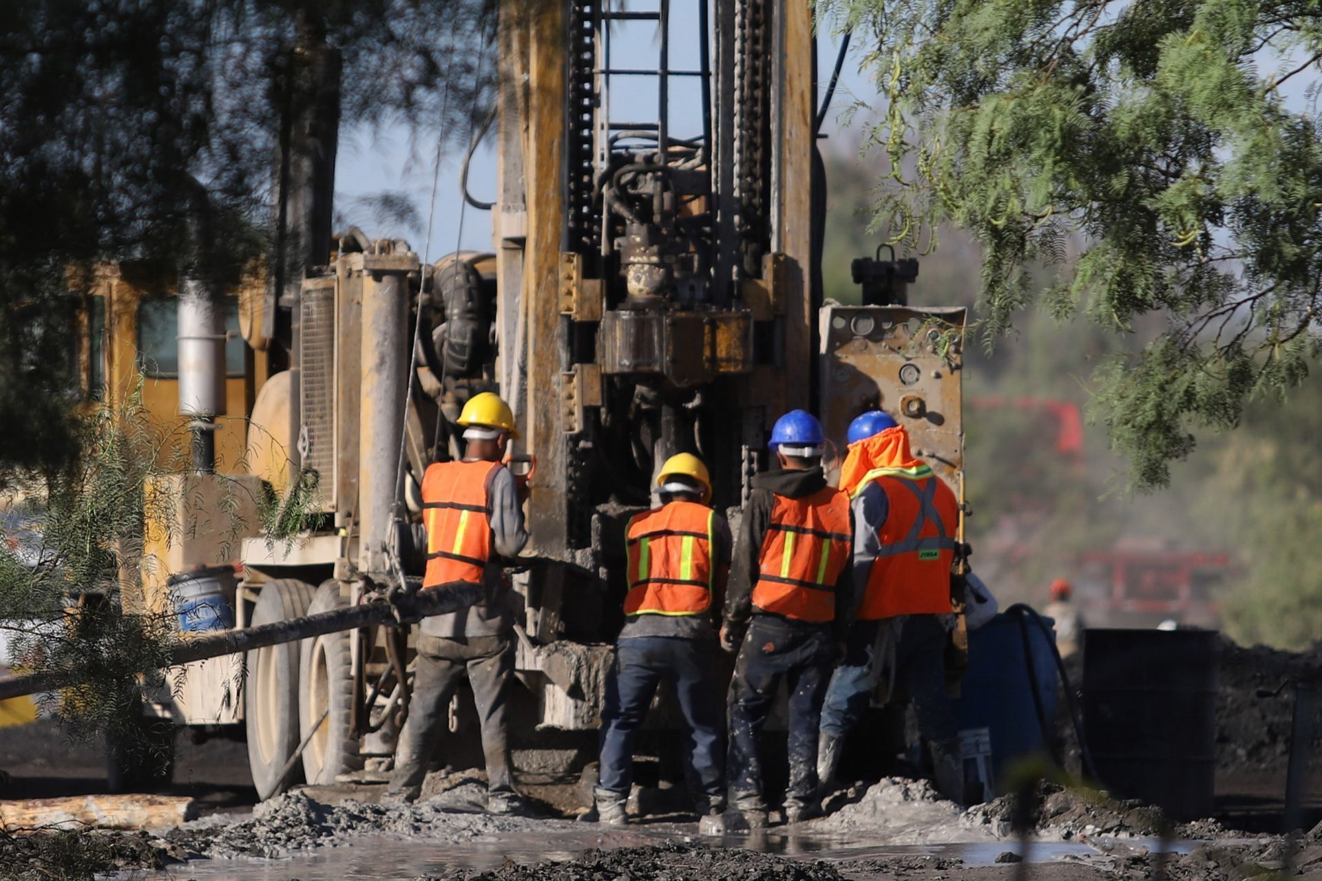 Ingresará buzo a mina de Coahuila a una semana del derrumbe