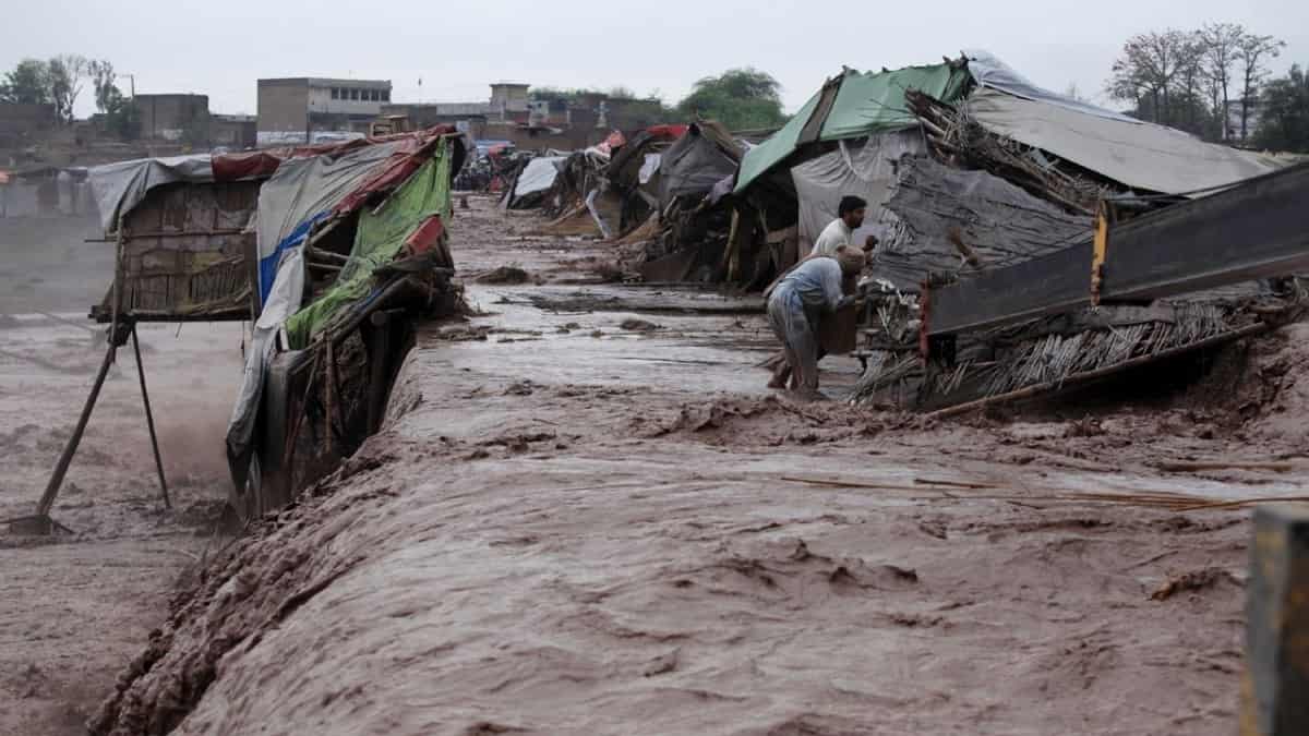 Inundaciones dejan al menos 31 muertos y cientos de desaparecidos en Afganistán