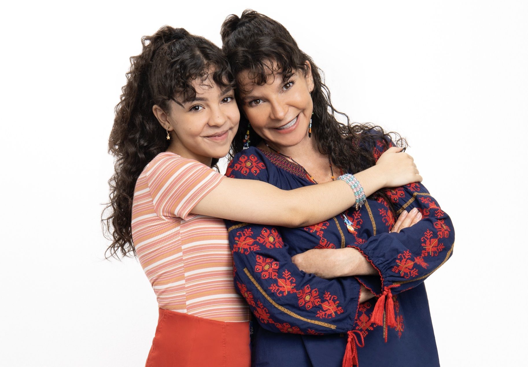 Mariana Garza y su hija comparten escena en telenovela de Televisa