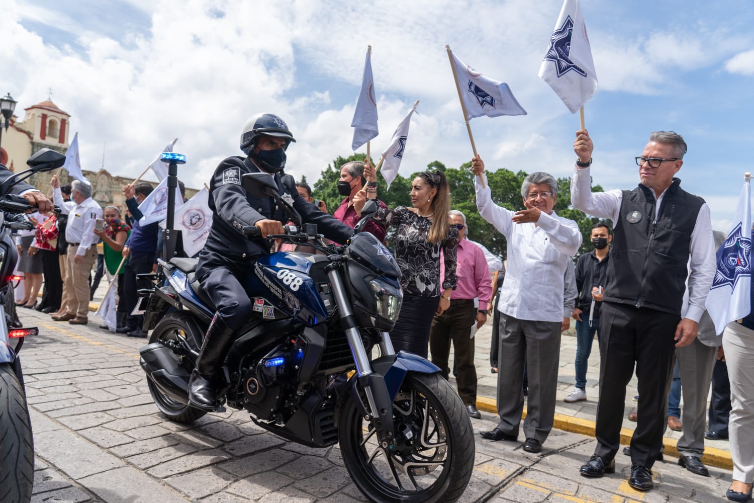 ▶ Estrena patrullas la policía de Oaxaca, pero no hay estrategia en materia de seguridad