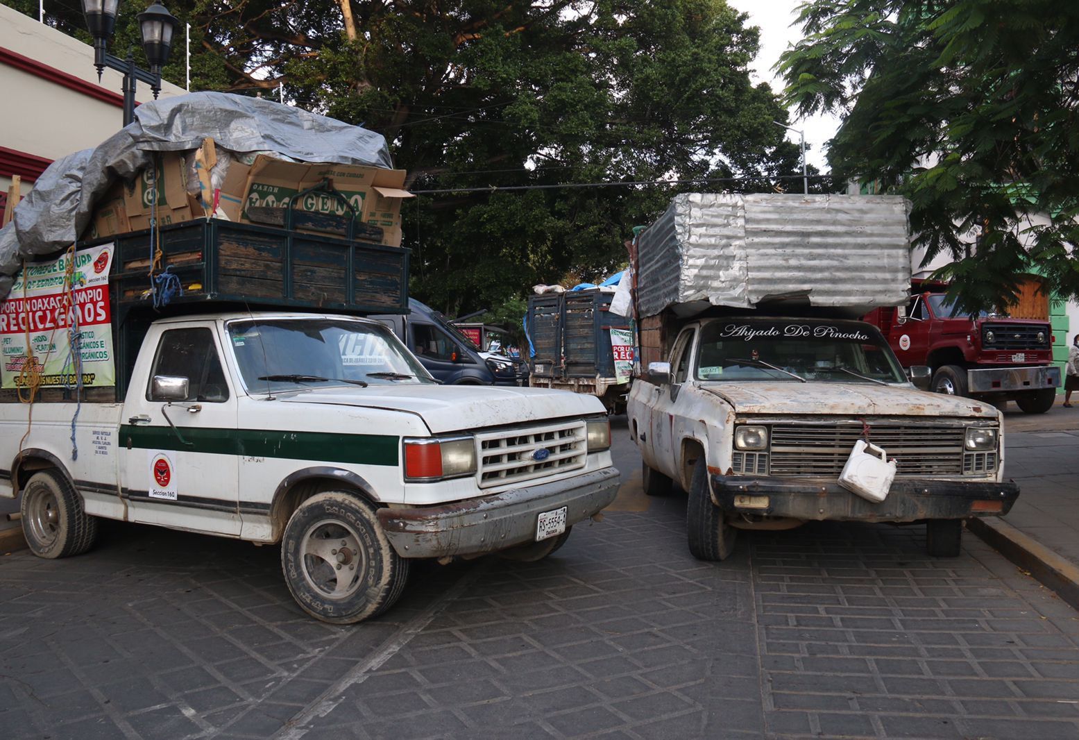 Recolectores particulares de basura bloquean calles aledañas al palacio municipal