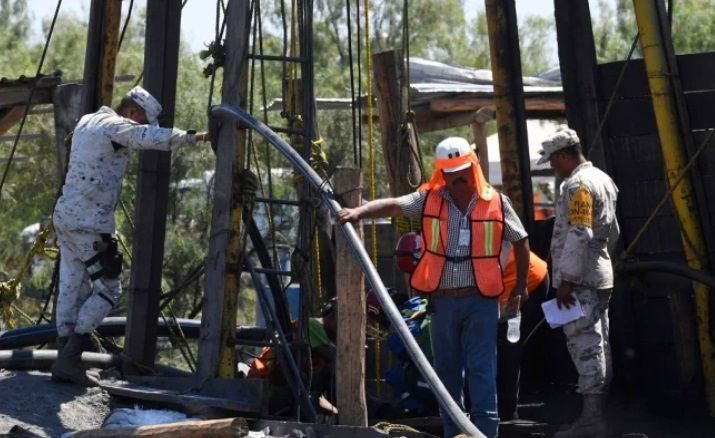 Personal de la Sedena ingresa a pozo de carbón en Coahuila; verifican condiciones para el rescate de mineros