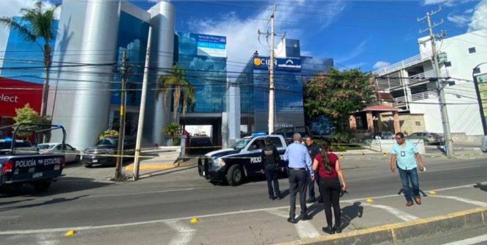 Reportan balacera en Querétaro, durante intento de asalto en una sucursal bancaria