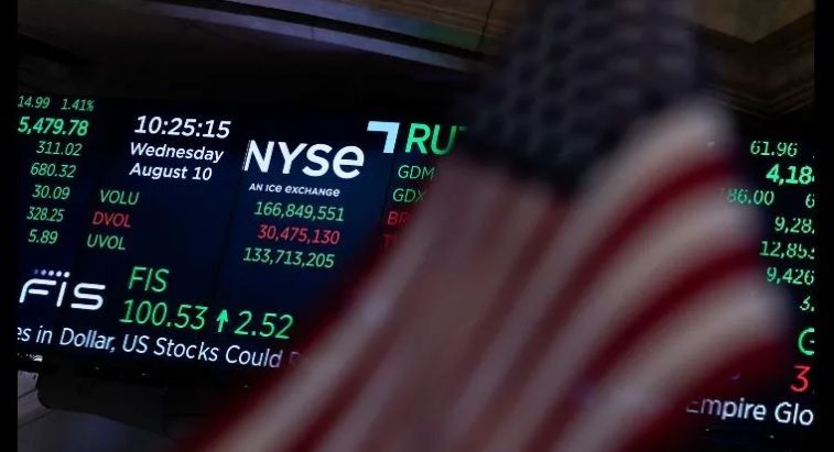 Wall Street se desploma tras anuncio de tasas de interés altas