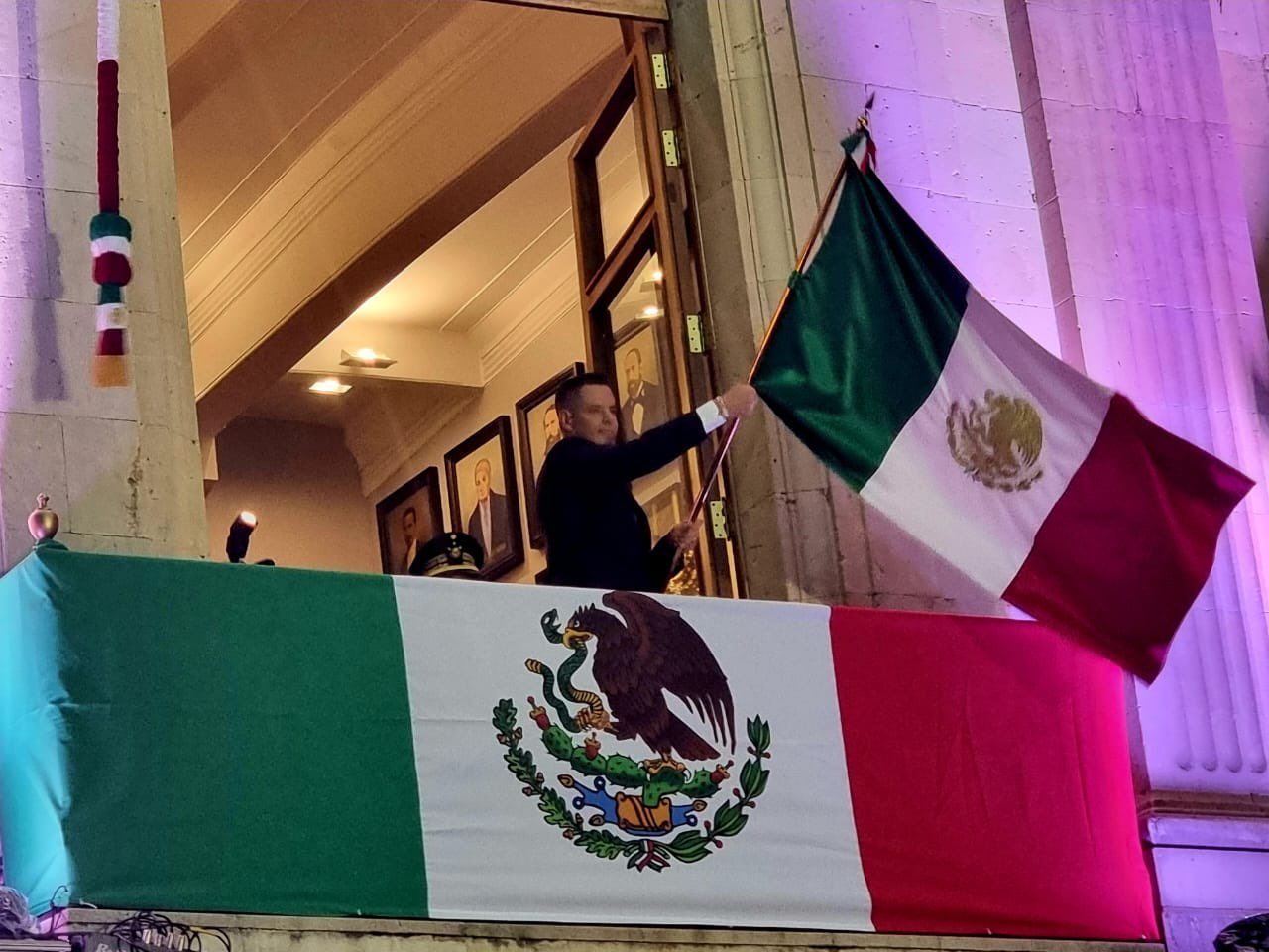 ▶ Sin incidentes concluye ceremonia del Grito de Independencia en Oaxaca
