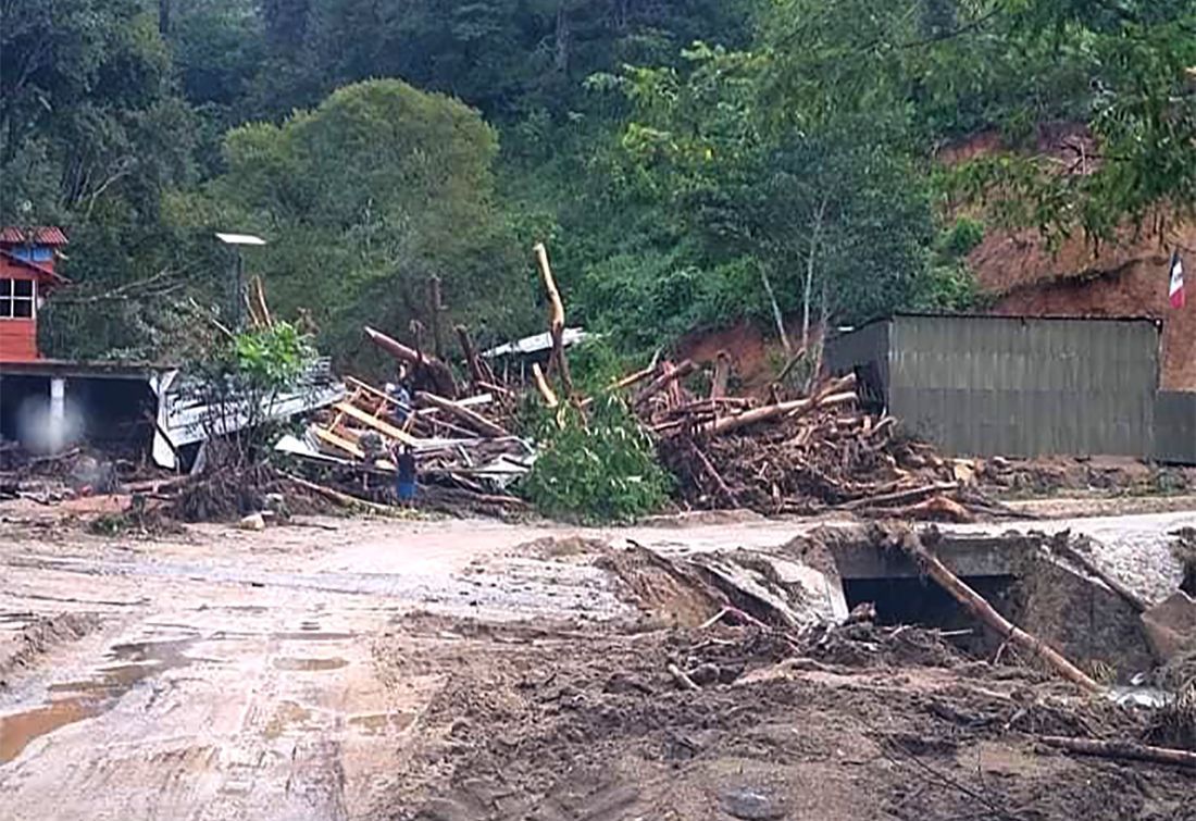 ▶ Habitantes de San Miguel Panixtlahuaca claman ayuda; lo perdieron todo por las lluvias