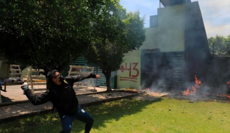 Vandalizan el Campo Militar 35-C en Guerrero, implicado en Caso Ayotzinapa