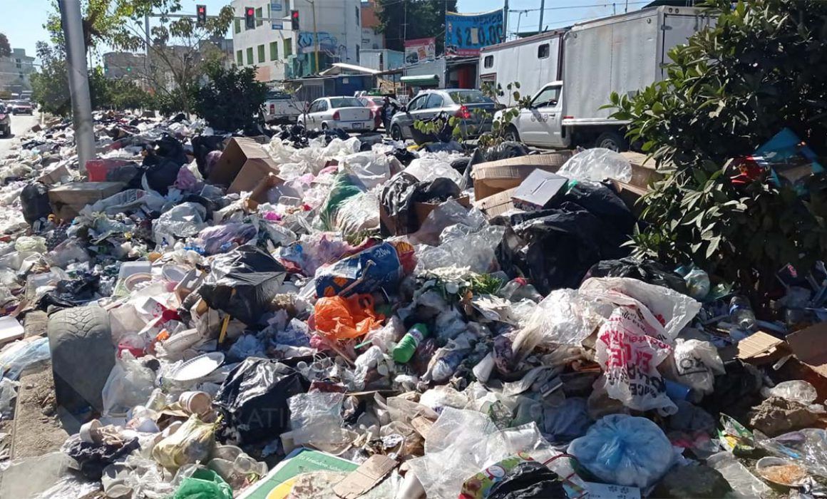 ▶ Montones de basura y olores nauseabundos, el paisano cotidiano en las calles de la capital