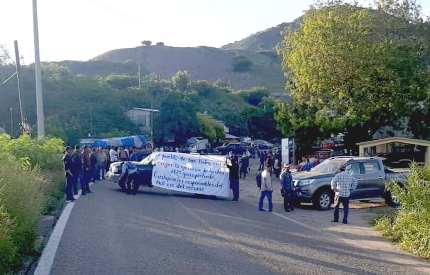 ▶ Cumplen tres días bloqueos carreteros en el Istmo de Tehuantepec