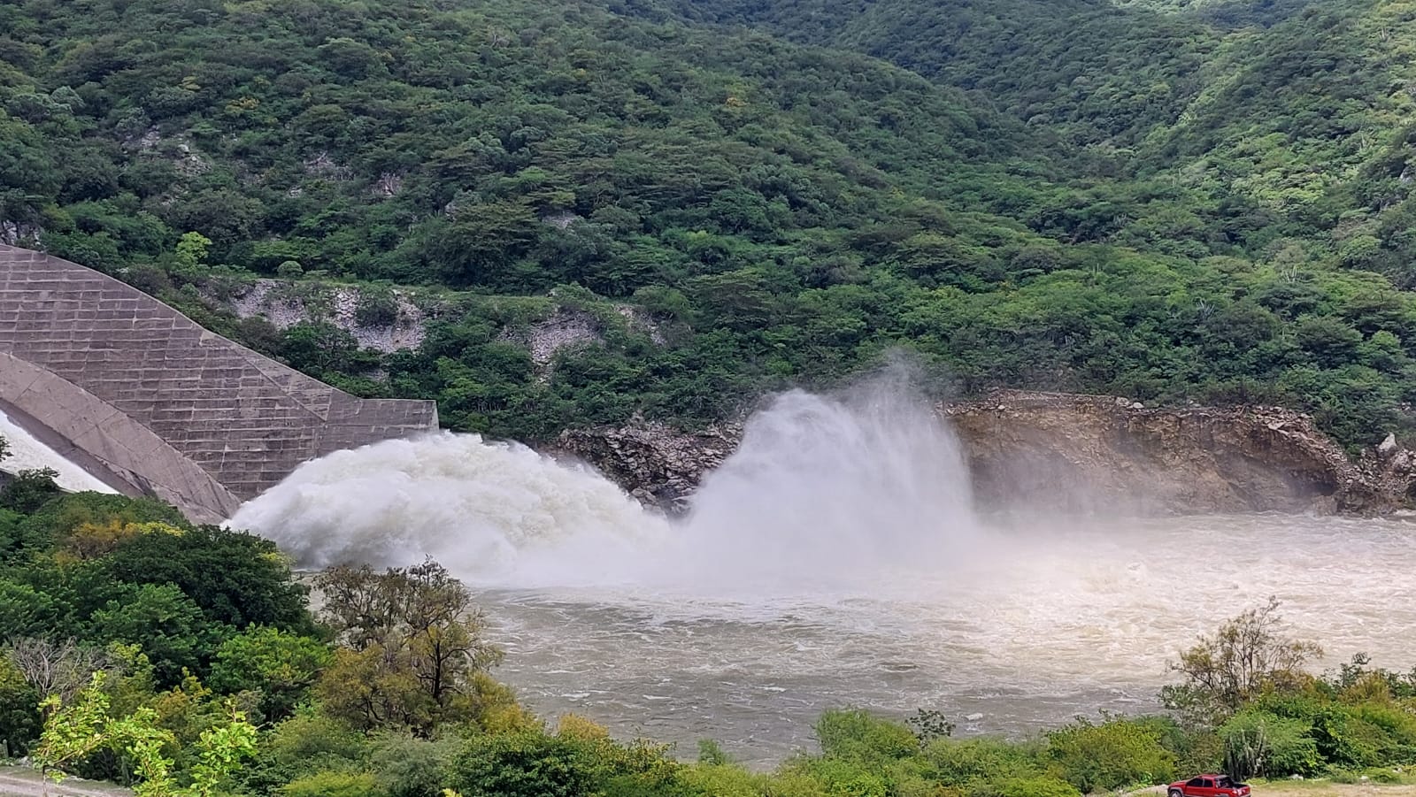 ▶ La presa Benito Juárez, con 60 millones de metros cúbicos de agua por encima de su capacidad