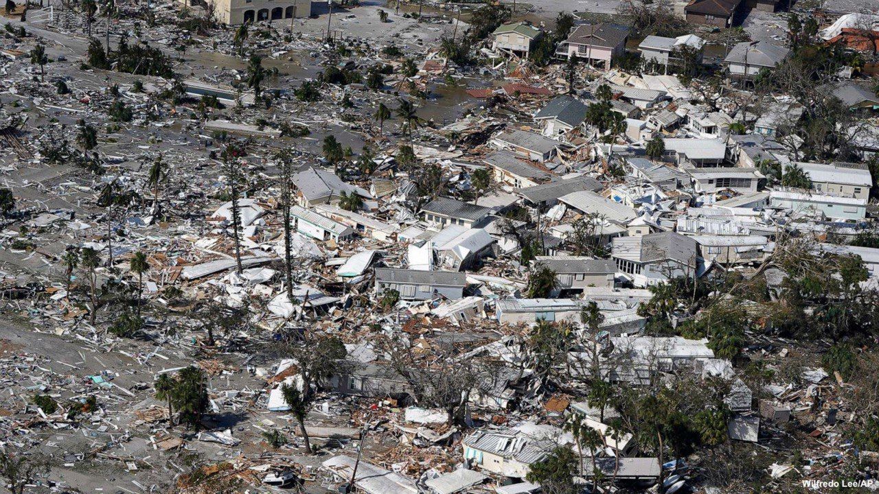 ▶ Al menos 8 muertos y ciudades devastadas tras el paso del huracán Ian por Florida