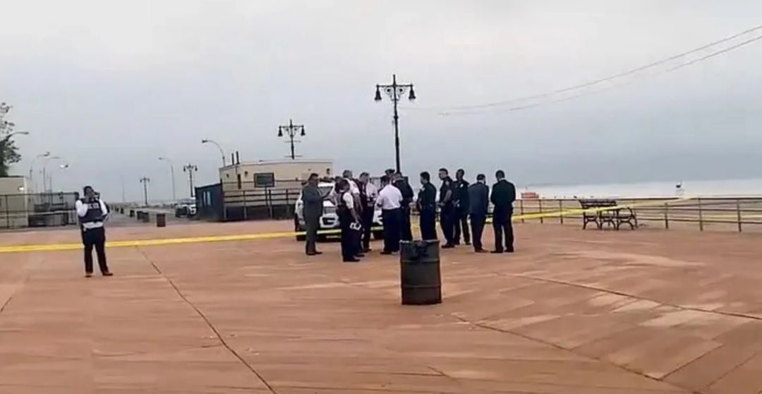 Tres niños aparecen muertos en orilla de una playa de Nueva York