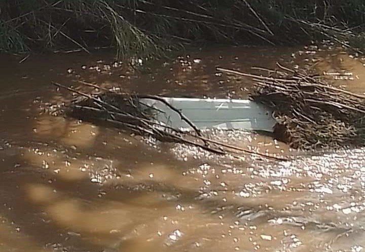 ▶ Se salvan ocho personas de ser arrastradas por el río en Santa Ana Tlapacoyan