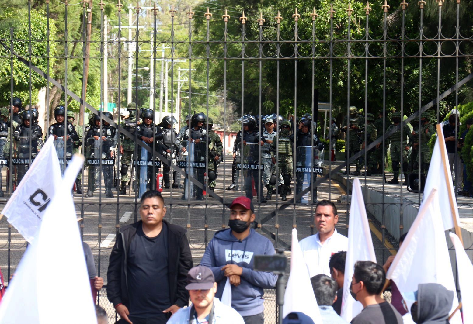 Exigen justicia a 8 años de la desaparición de los normalistas de Ayotzinapa