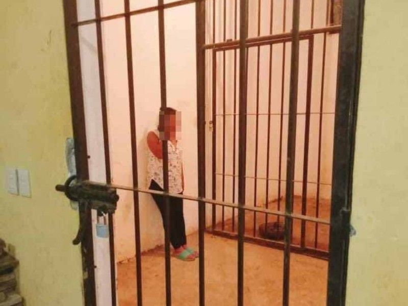 ▶ Encarcelan a directora de la escuela primaria de Santa María Lovani por falta de maestros