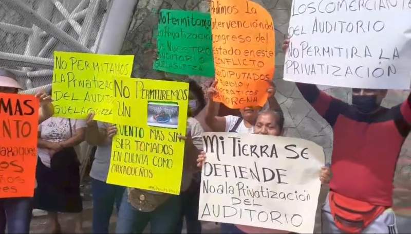 ▶ Comerciantes piden los dejen vender en eventos del Auditorio Guelaguetza