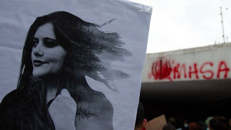 Irán afirma que muerte de Mahsa Amini fue por enfermedad y no por golpes