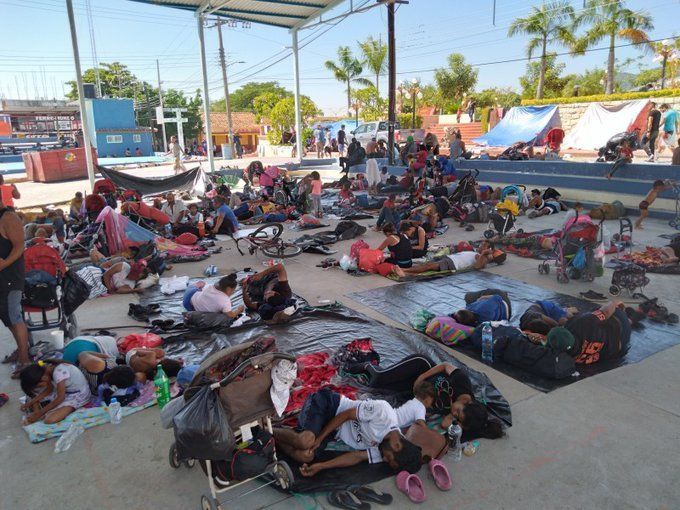 ▶ Alertan crisis humanitaria por miles de migrantes varados en San Pedro Tapanatepec