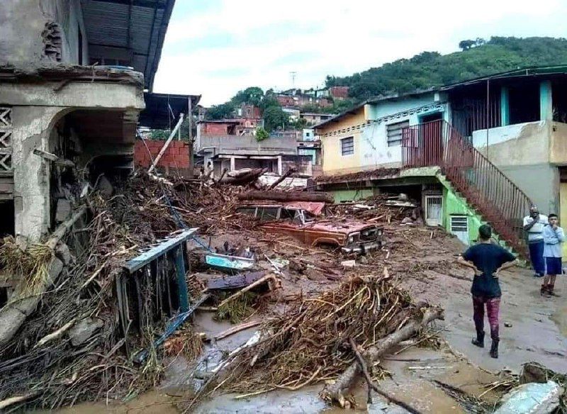 Deslave en Venezuela deja al menos 25 muertos y 52 desaparecidos