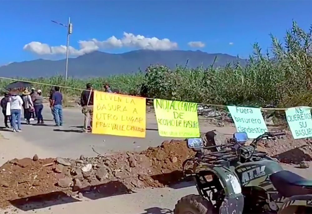 ▶ Vecinos del fraccionamiento Valle Esmeralda bloquean ribera del río Salado por centro de basura