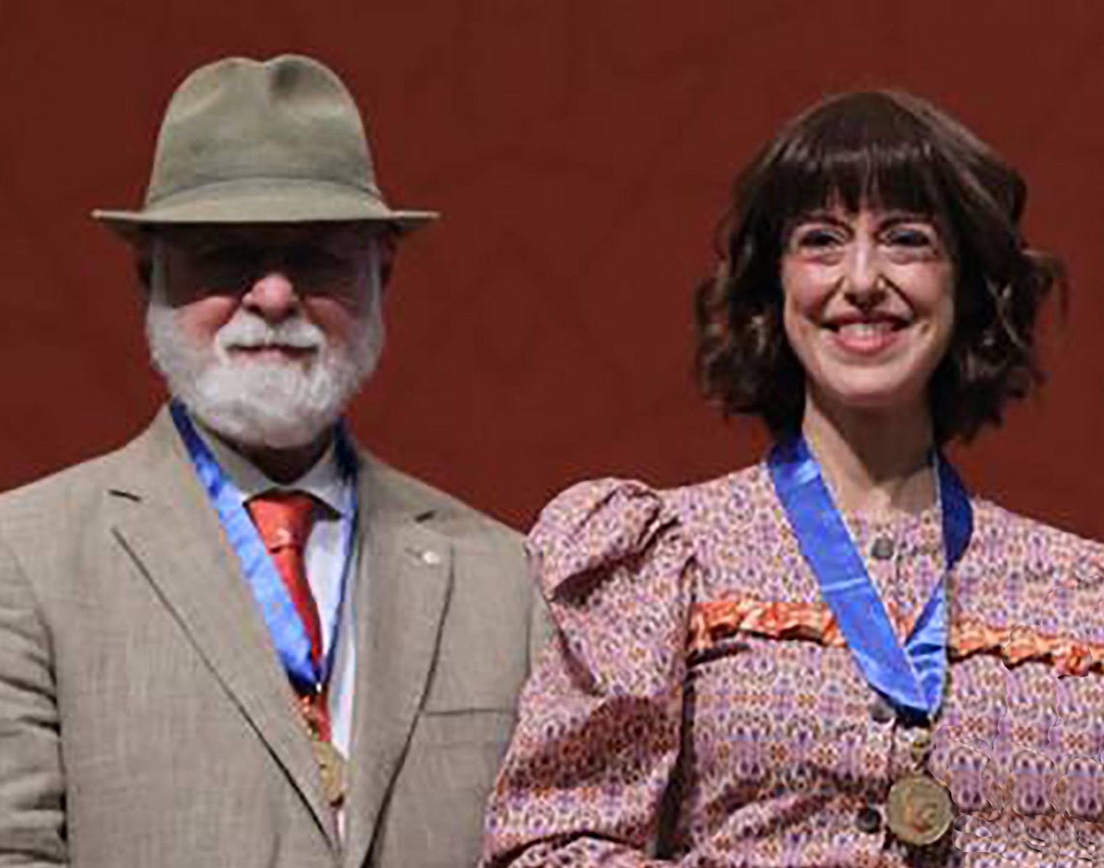 Manguel y Vallejo reciben la Medalla Carlos Fuentes