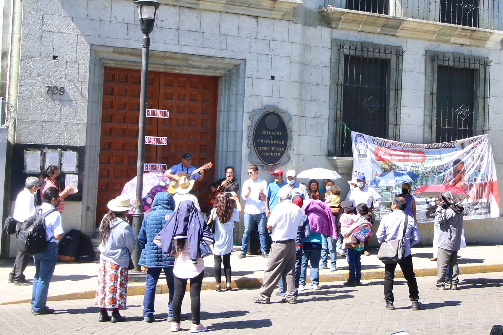 ▶ Exigen al gobierno de Oaxaca investigar a funcionarios involucrados en el conflicto de 2006