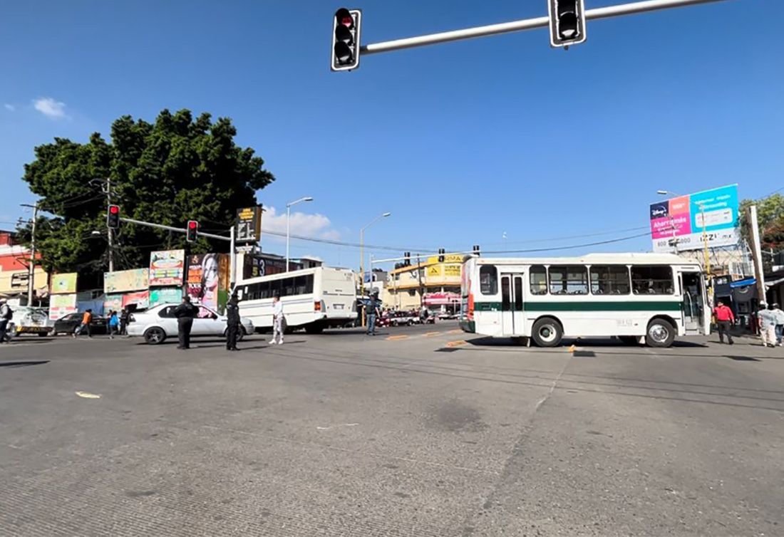 SINFRA no pagó las placas de paraderos del Citybus, herreros bloquean la central