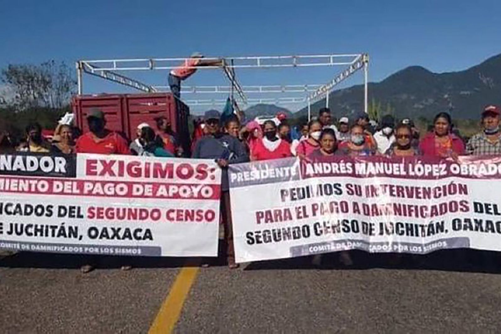 ▶ Damnificados por terremoto del 7-S exigen apoyos al gobierno de Oaxaca con bloqueo