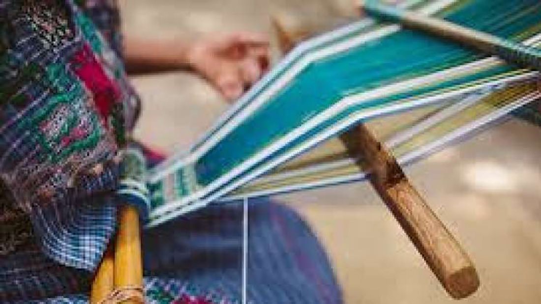 ▶ Denuncian artesanas de Santo Tomás Jalieza el plagio de sus textiles a través de Internet