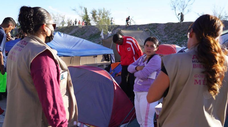 Pese a bajas temperaturas migrantes se niegan a ir a albergues en Chihuahua