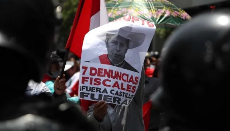 Frenan tercer intento para destituir al presidente peruano Pedro Castillo